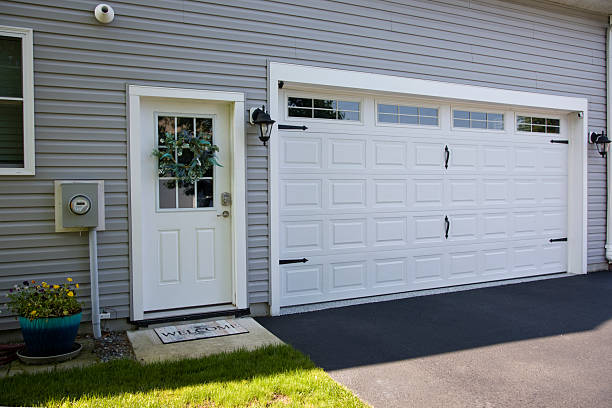24/7 Emergency Garage Door Panel Replacement experts in Desert Hot Springs, CA